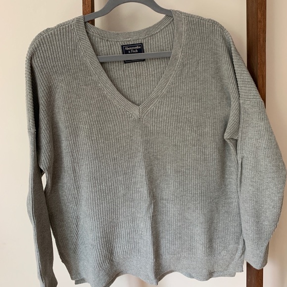 Abercrombie & Fitch women’s V-neck sweater - Picture 1 of 4
